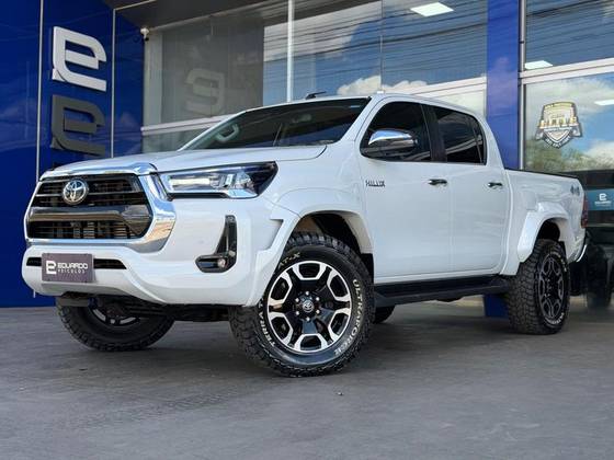 TOYOTA HILUX 2.8 D-4D TURBO DIESEL CD SRX PLUS 4X4 AUTOMÁTICO TOYOTA HILUX 2.8 D-4D TURBO DIESEL CD SRX PLUS 4X4 AUTOMÁTICO